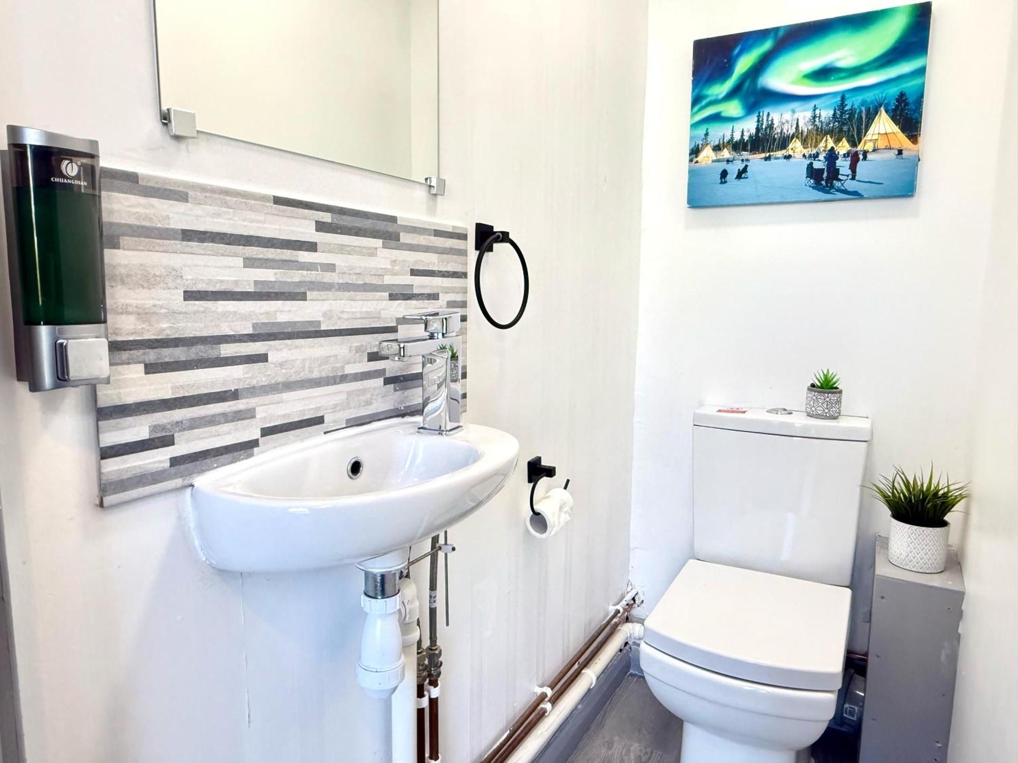 Stylish 3-Bedroom House With Garden & Free Parking'S, Prime Location With Private Garden Кидлингтон Экстерьер фото