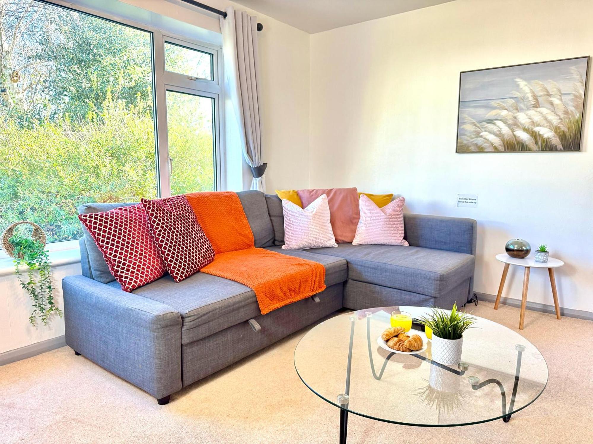 Stylish 3-Bedroom House With Garden & Free Parking'S, Prime Location With Private Garden Кидлингтон Экстерьер фото