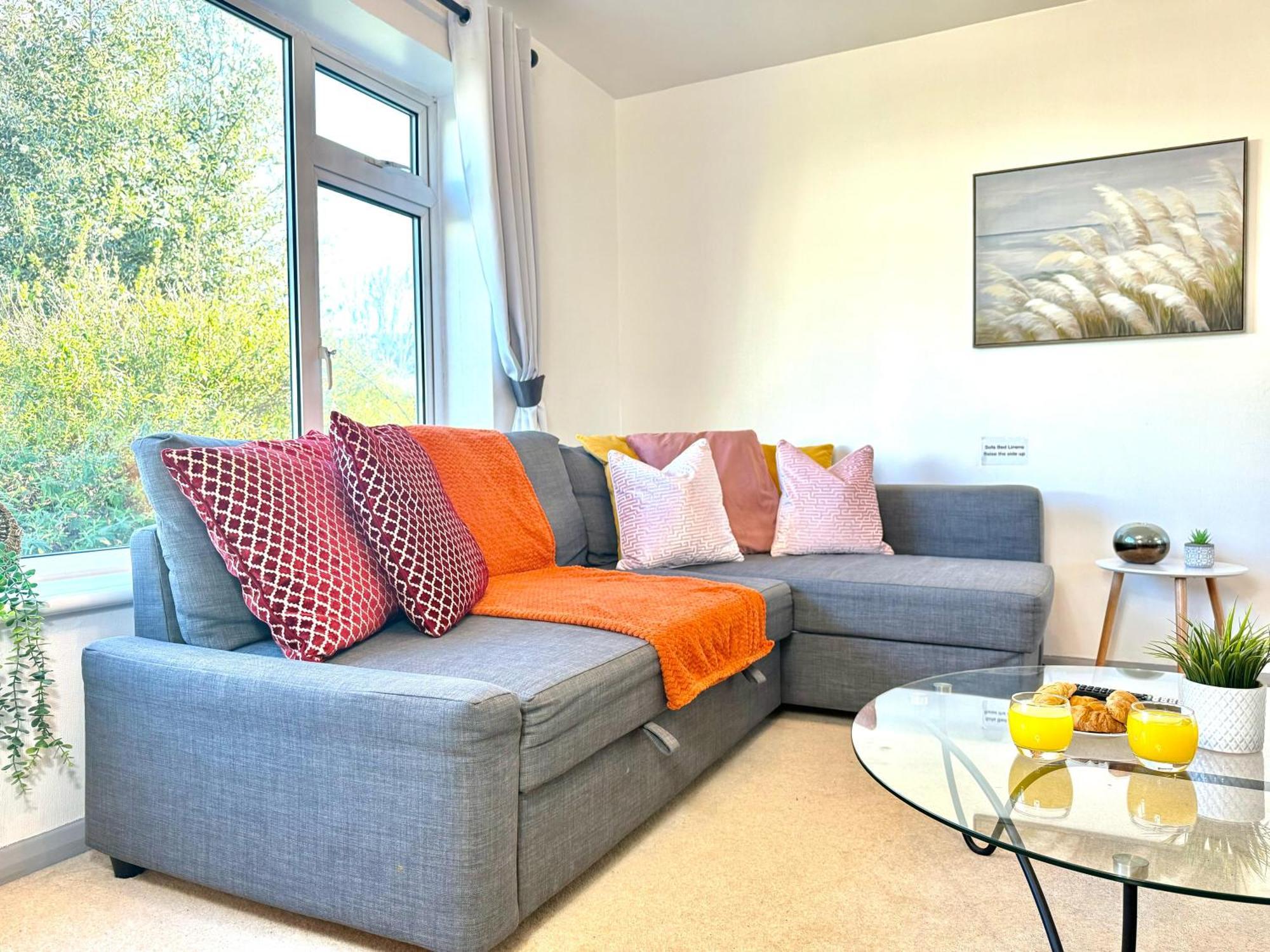 Stylish 3-Bedroom House With Garden & Free Parking'S, Prime Location With Private Garden Кидлингтон Экстерьер фото